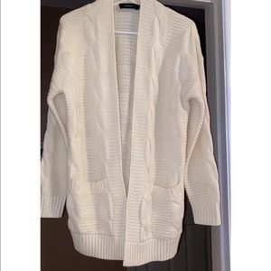 White thick cardigan with pockets. Size S. Fashion brand. NEVER worn.